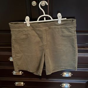 NYDJ jean shorts. 2 back pockets. Lift X Tuck technology. Size 14. 6.5” inseam